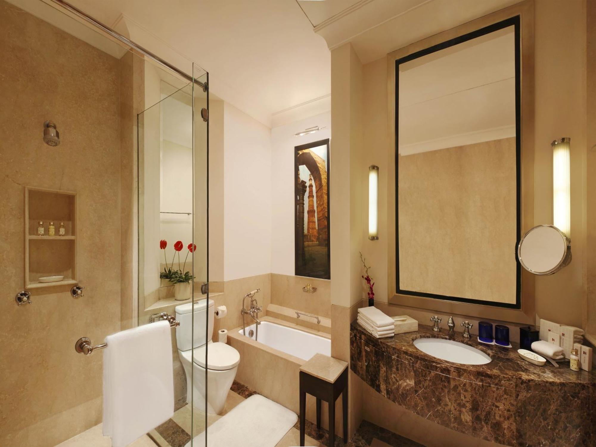 Готель Trident Ґурґаон Екстер'єр фото Bathroom